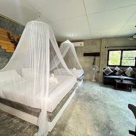 Sunshine On The Rock Hotel Ko Kut Bagian luar foto