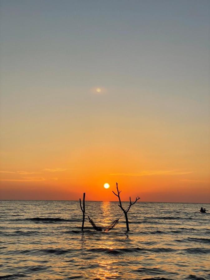Sunshine On The Rock Hotel Ko Kut Bagian luar foto