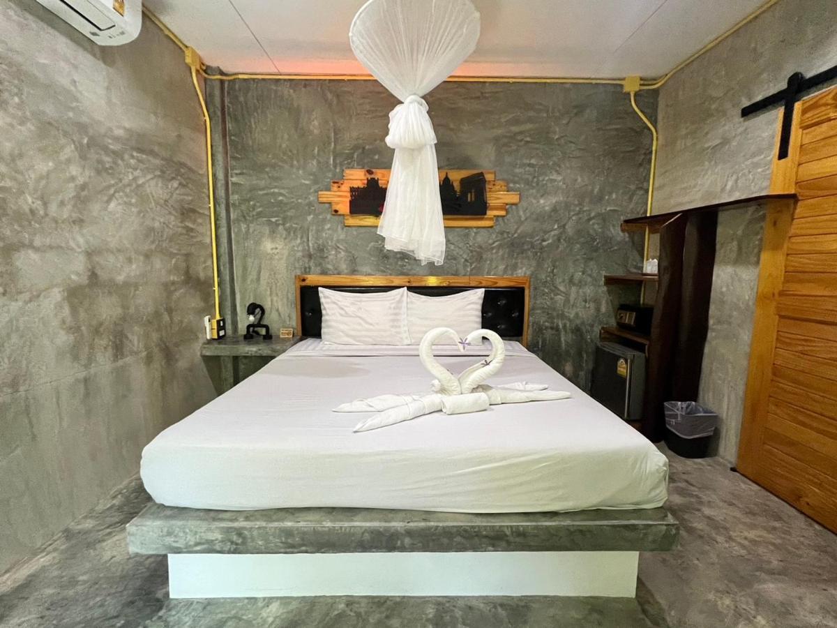 Sunshine On The Rock Hotel Ko Kut Bagian luar foto