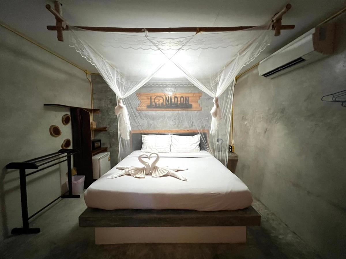 Sunshine On The Rock Hotel Ko Kut Bagian luar foto