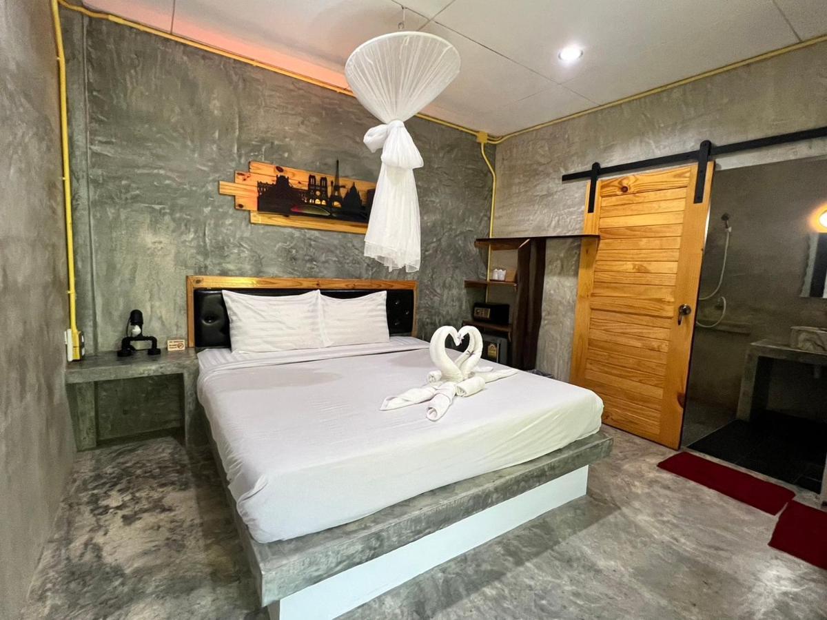 Sunshine On The Rock Hotel Ko Kut Bagian luar foto