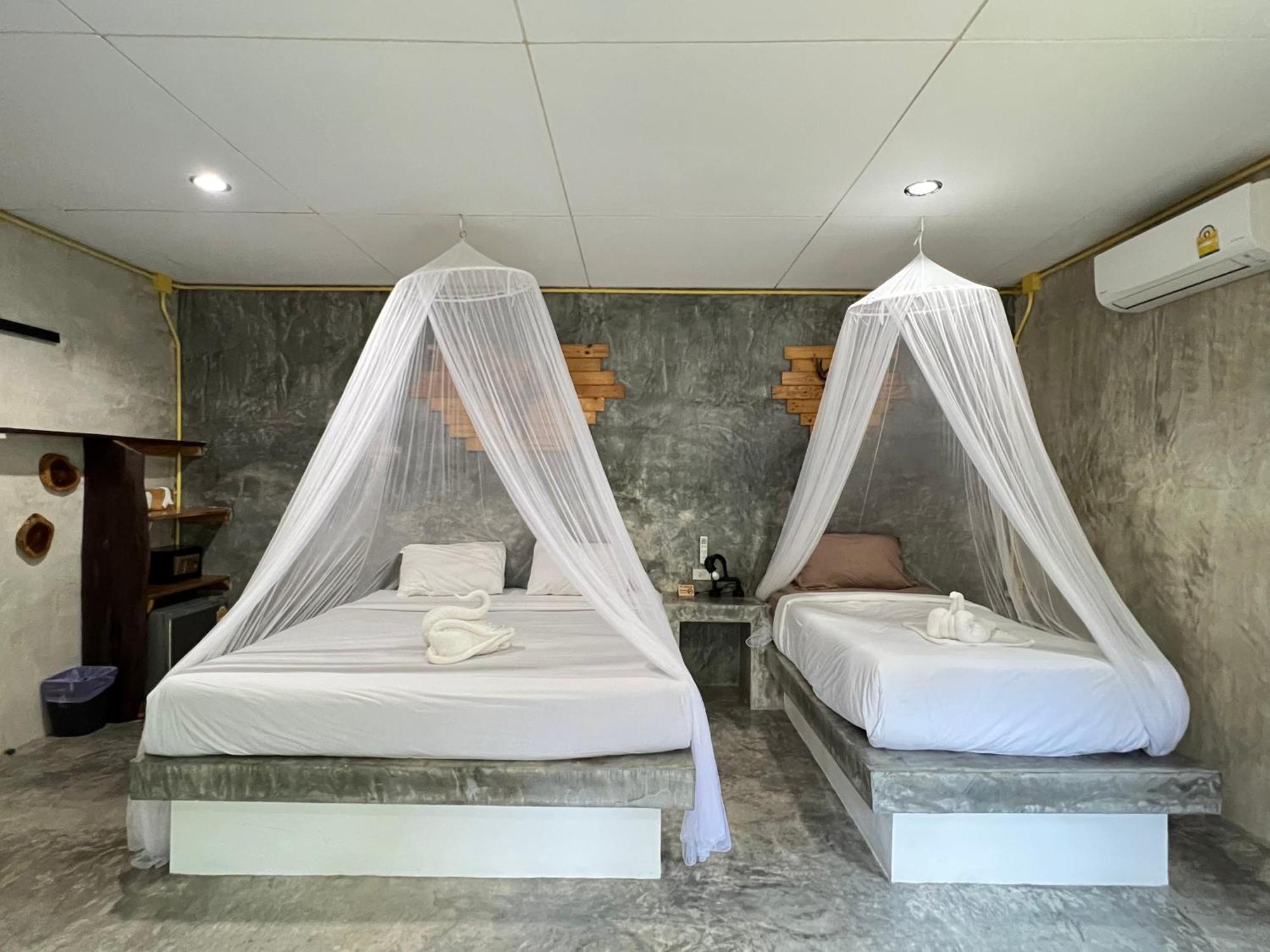 Sunshine On The Rock Hotel Ko Kut Bagian luar foto