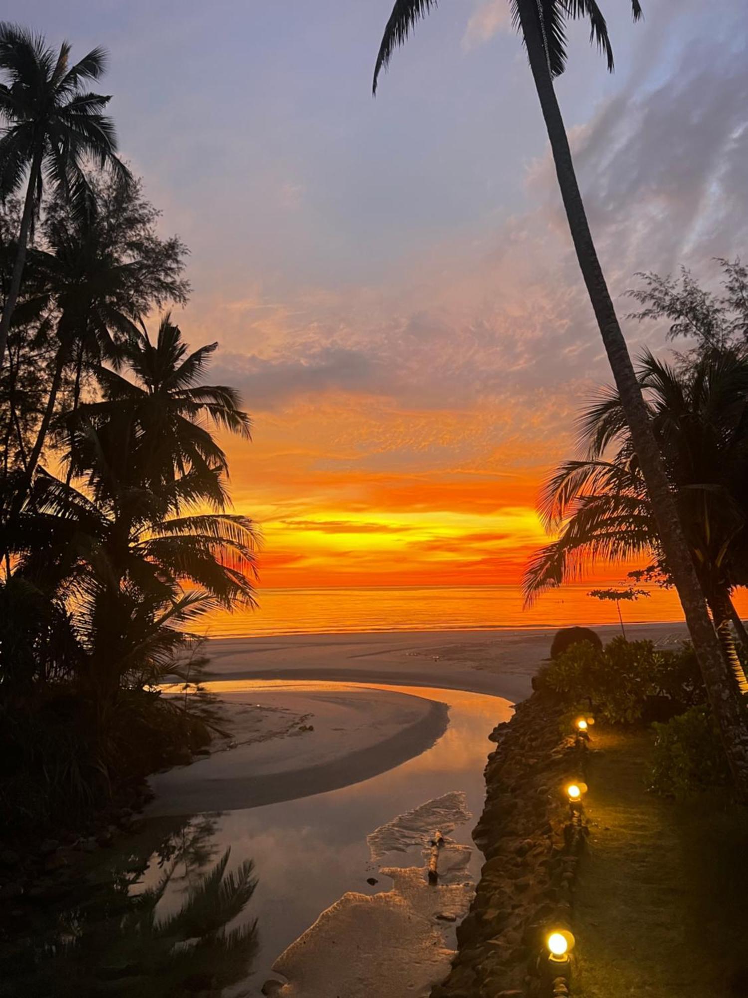 Sunshine On The Rock Hotel Ko Kut Bagian luar foto