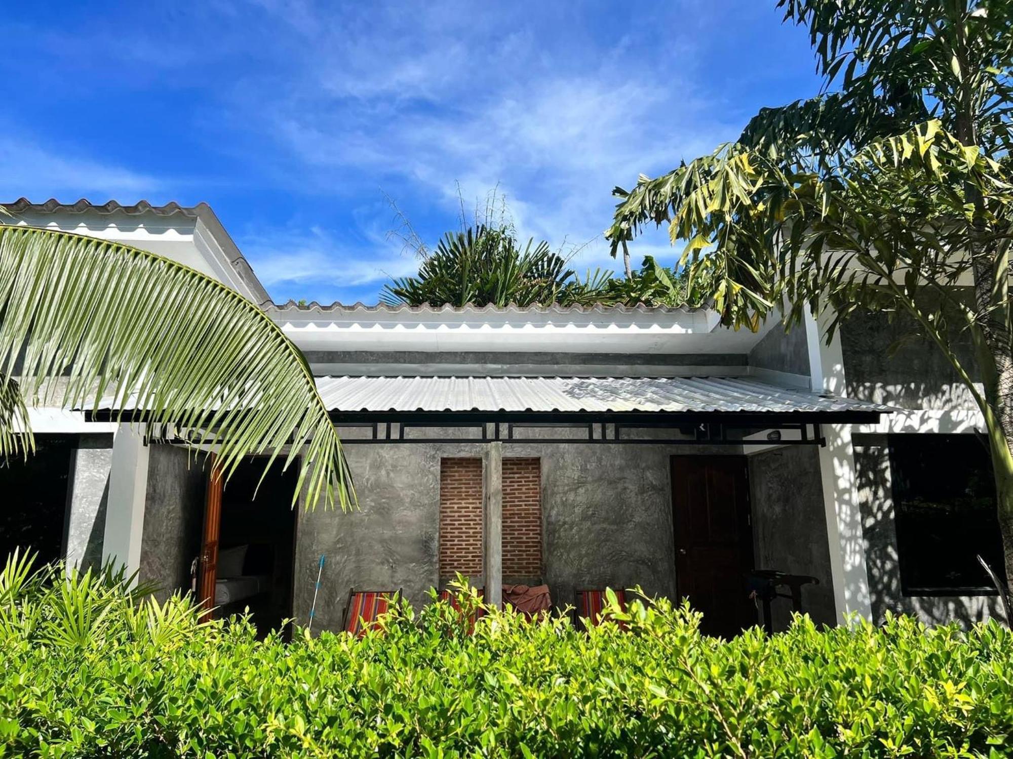 Sunshine On The Rock Hotel Ko Kut Bagian luar foto